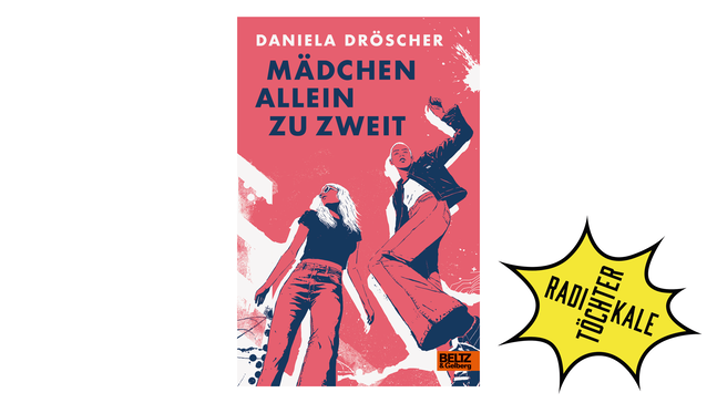 Buchcover von „Mädchen allein zu zweit“ von Daniela Dröscher. Vor rosafarbenem Hintergrund stehen zwei stilisiert dargestellte Personen in dunkler und rosa Kleidung. Der Titel erscheint in großen dunkelblauen Buchstaben im oberen Teil des Covers. Unten rechts befindet sich das Verlagslogo von Beltz & Gelberg. Neben dem Cover ist ein gelber Stern mit der Aufschrift „Radikaler Töchterkalender“ zu sehen.