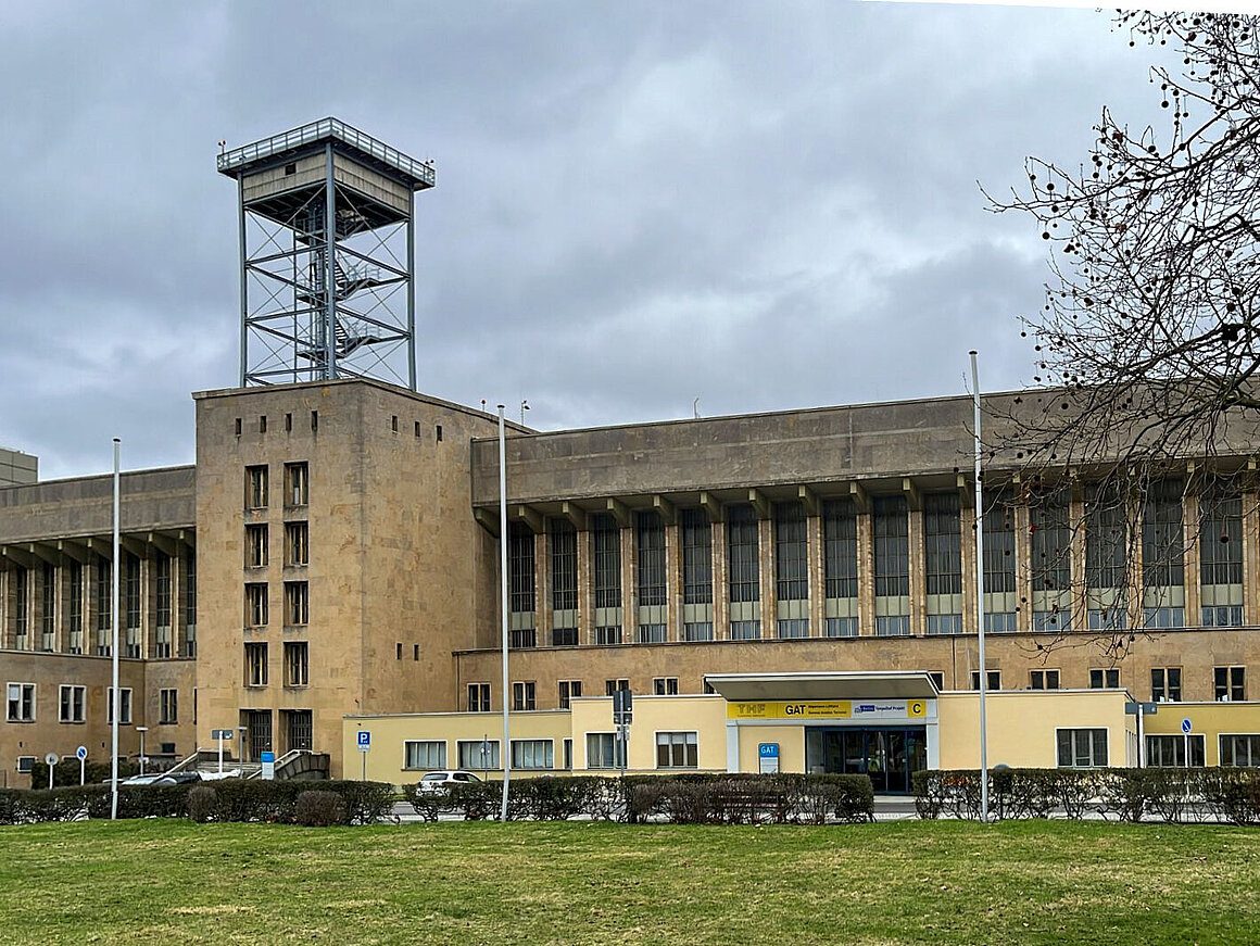 Aufnahme des ehemaligen Eingangs General Aviation Terminals