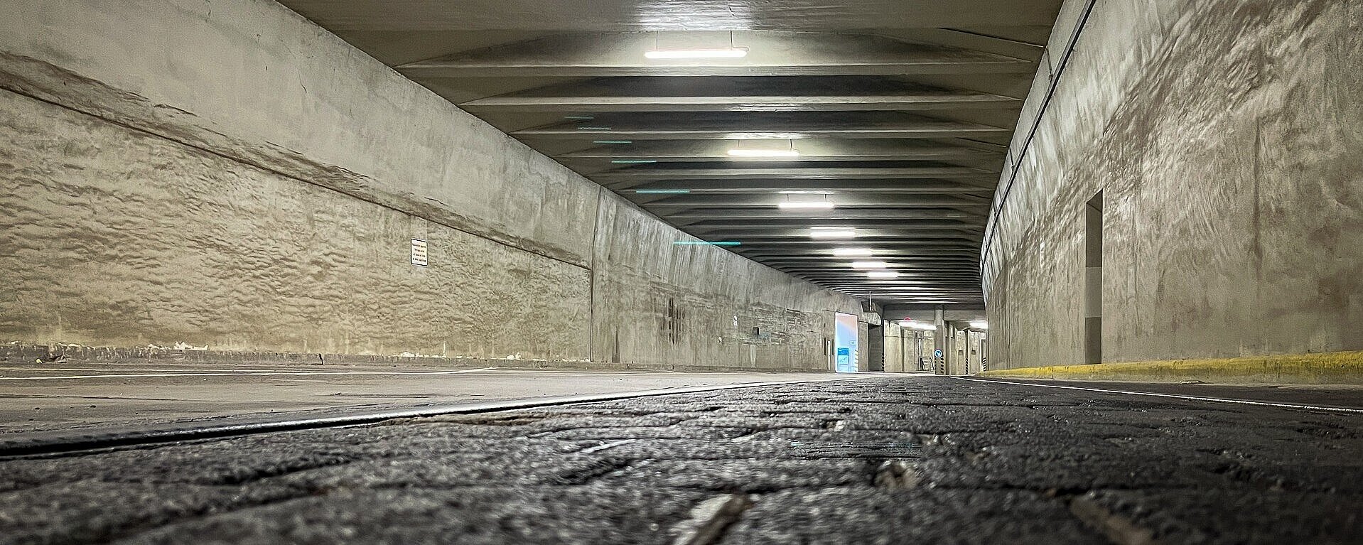 Blick durch den insgesamt 400 Meter langen Tunnel.