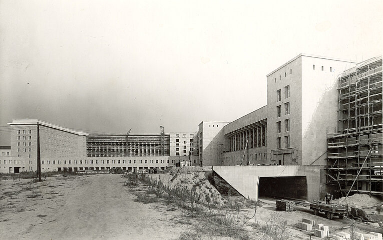 Bau der neuen Abfertigungsanlage 1940.