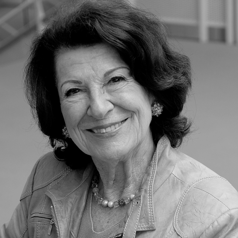 Schwarz-weiß Porträt von Irene Bindel