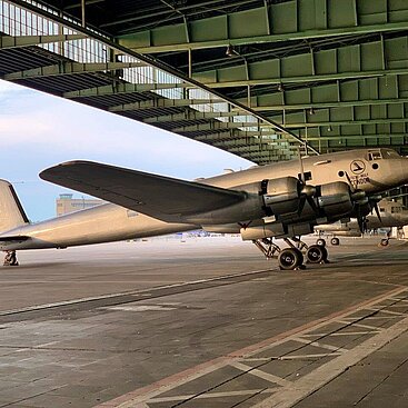 Zeugnisse der Luftfahrtgeschichte. Condor, Iljuschin und C-54 am Flughafen Tempelhof
