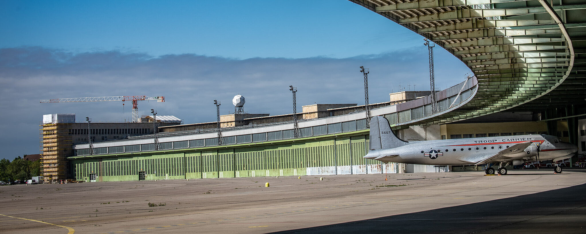 Sway of the airport building towards the Head Building West with concreted apron and raisin bomber