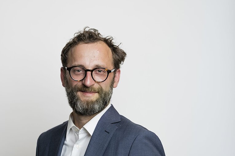 Porträt von Dr. Felix Groba