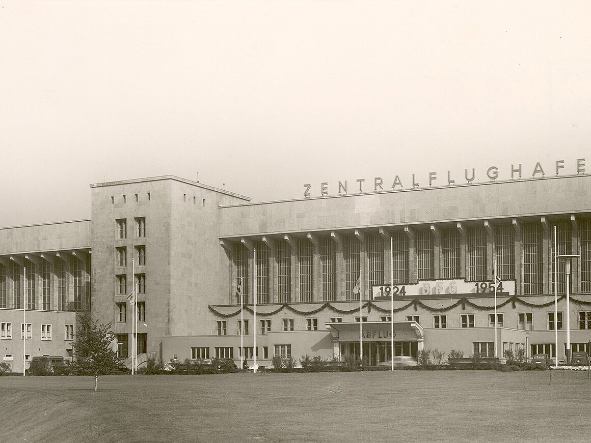 Historische Aufnahme des Flughafen Tempelhof, die das GAT zeigt