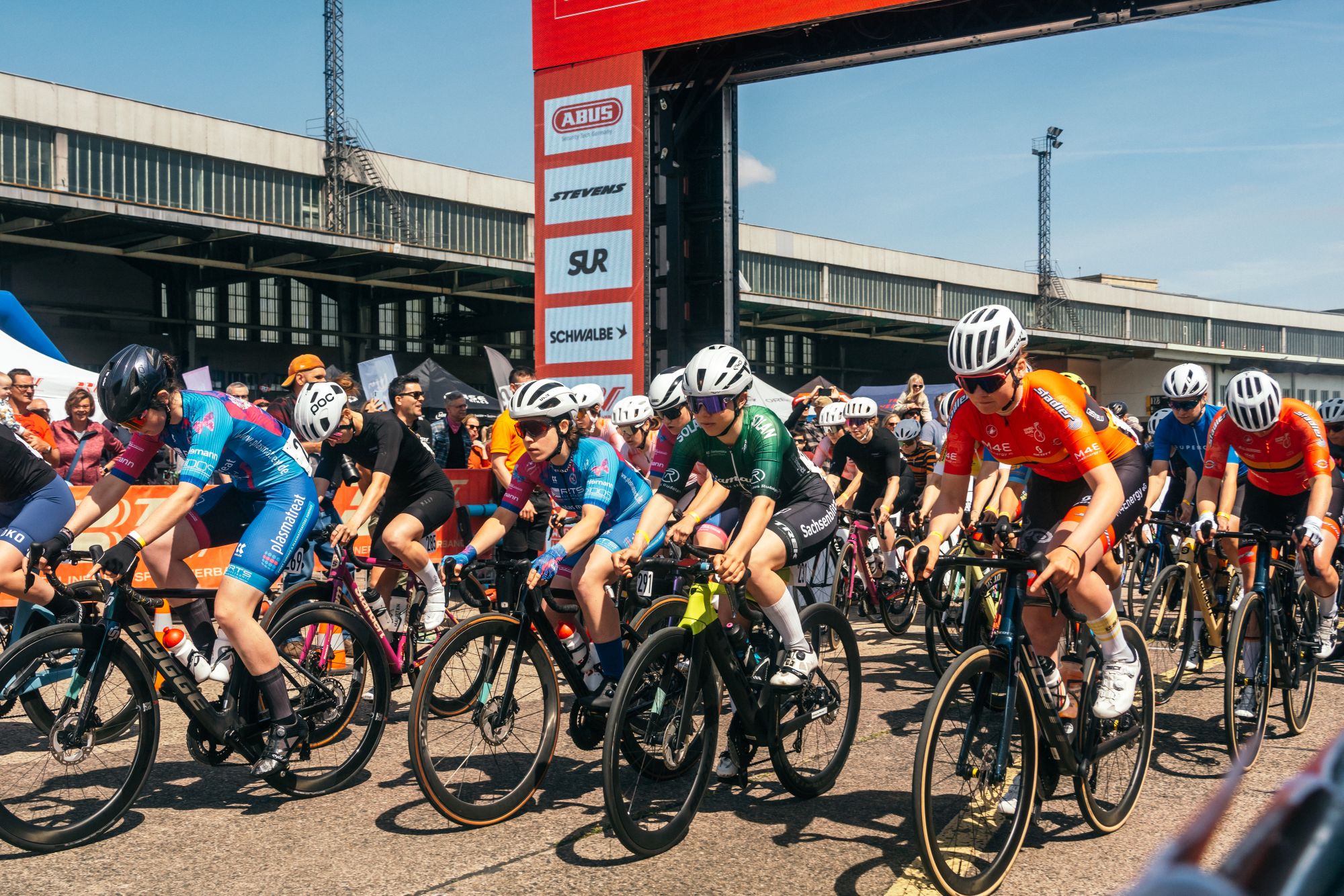 Fahrradrennen am Flughafen Tempelhof